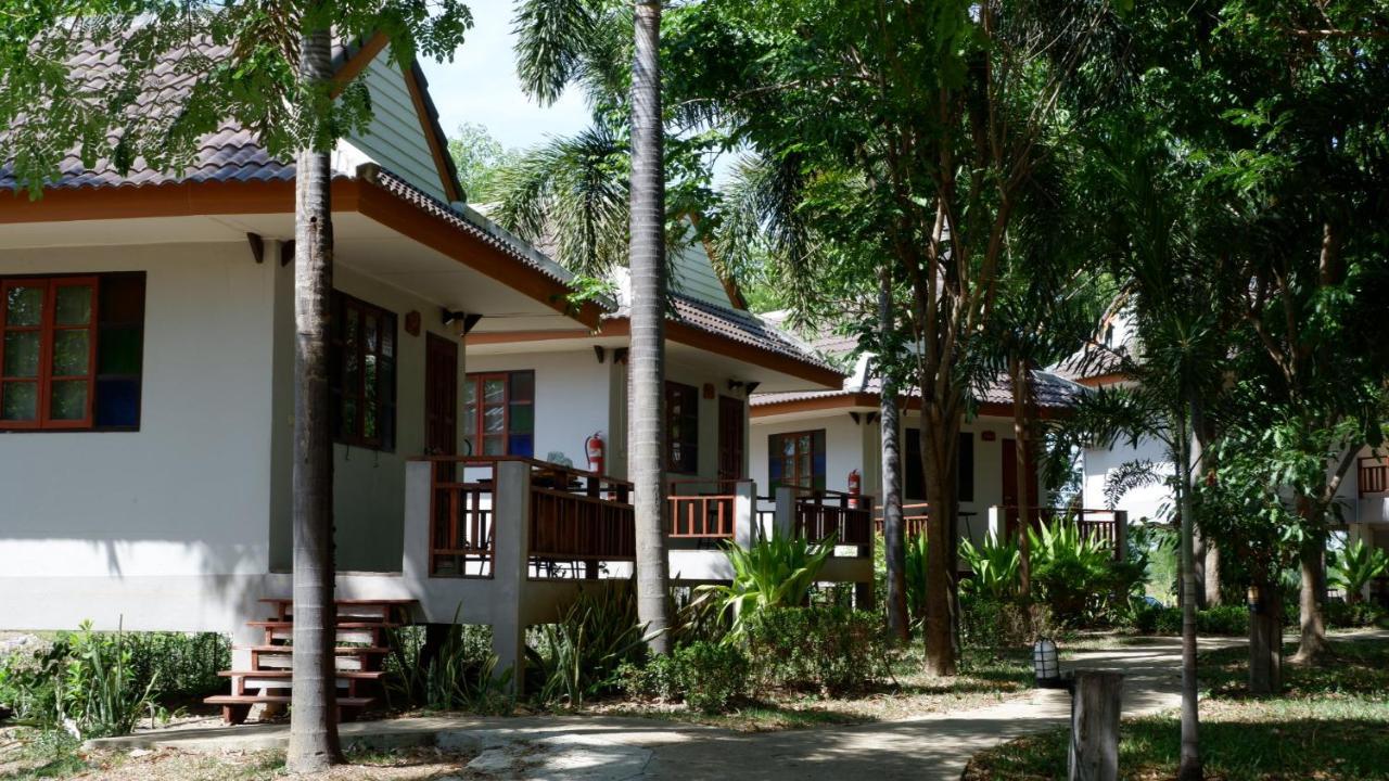 Resort Railumpoo Nakhon Sawan Zewnętrze zdjęcie