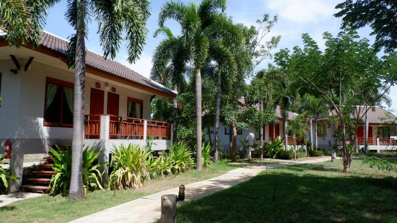 Resort Railumpoo Nakhon Sawan Zewnętrze zdjęcie